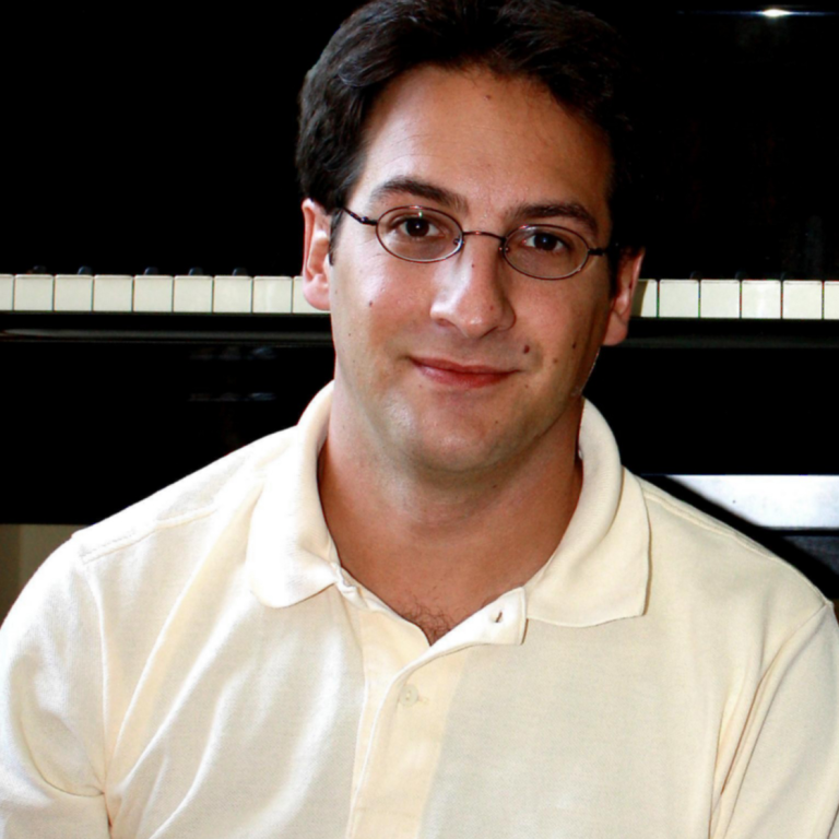 Thomas Komm im Unterrichtsraum in Salzburg